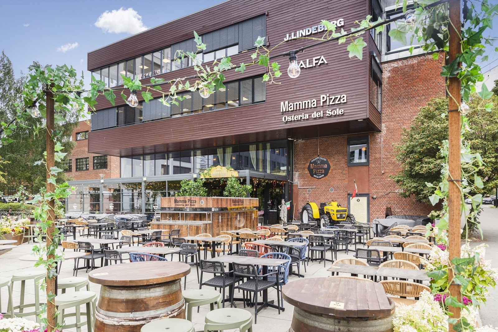 Flere populære restauranter og serveringssteder i kort avstand fra leiligheten. Galleribilde