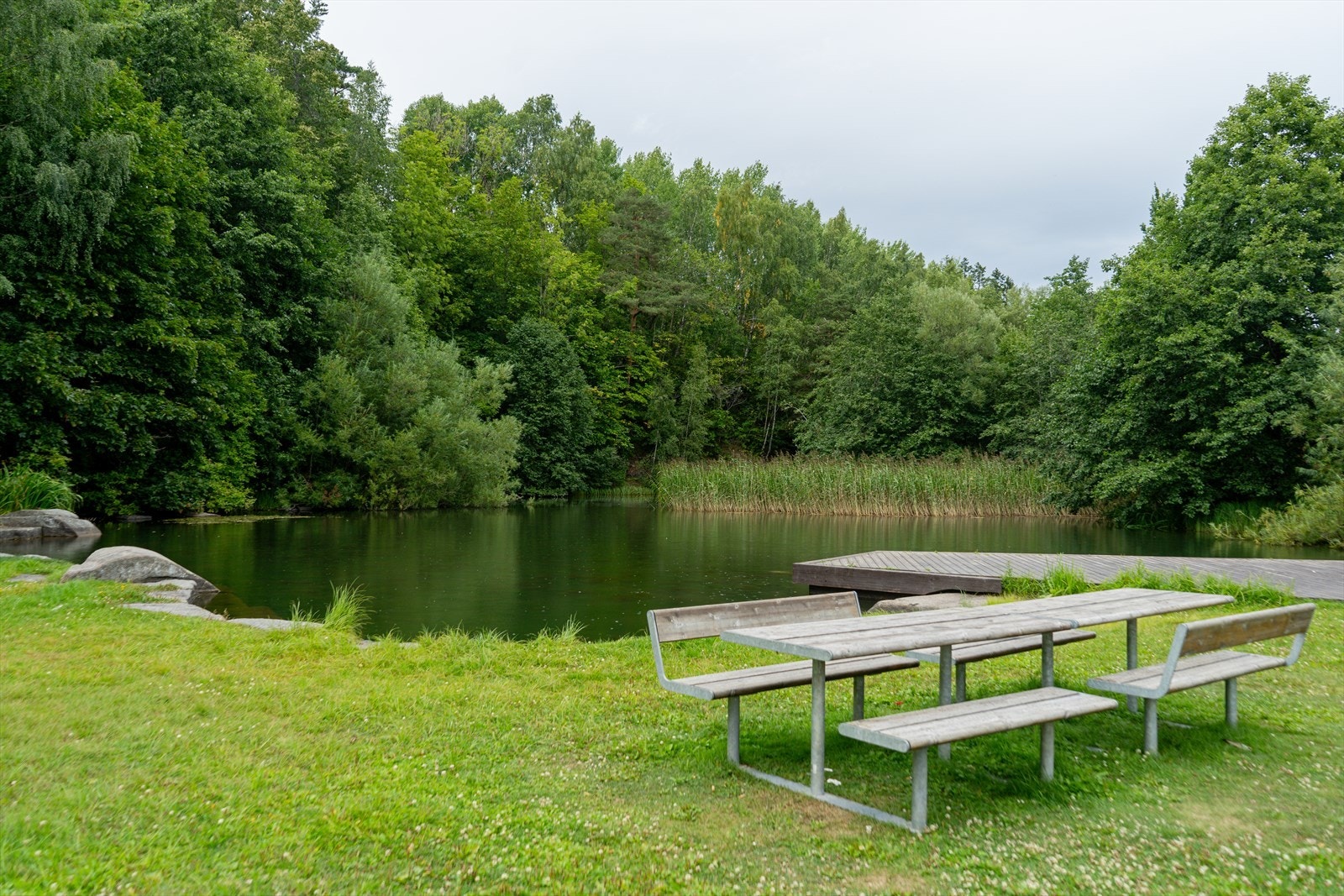 I nærområdet finner du populære rekreasjonsområder som Badedammen ved Steinbruvann. Galleribilde