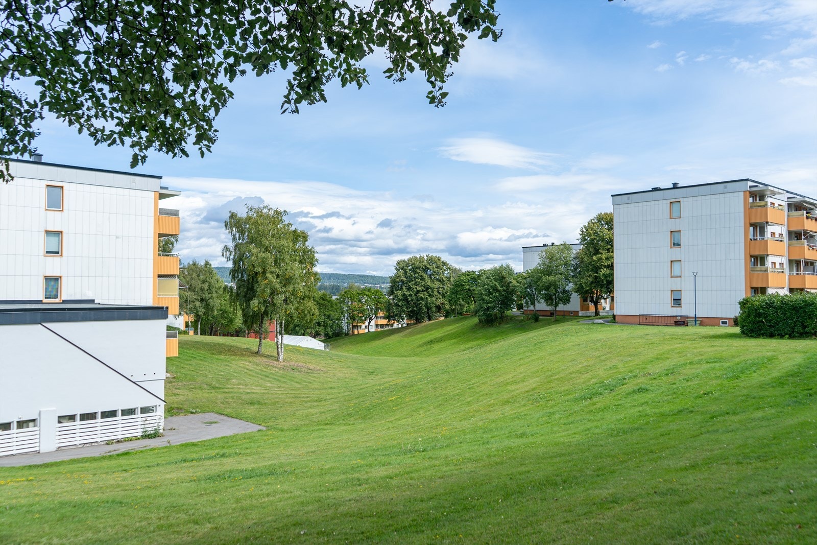 Området byr på nærhet til skog og mark, med gode turmuligheter. Galleribilde
