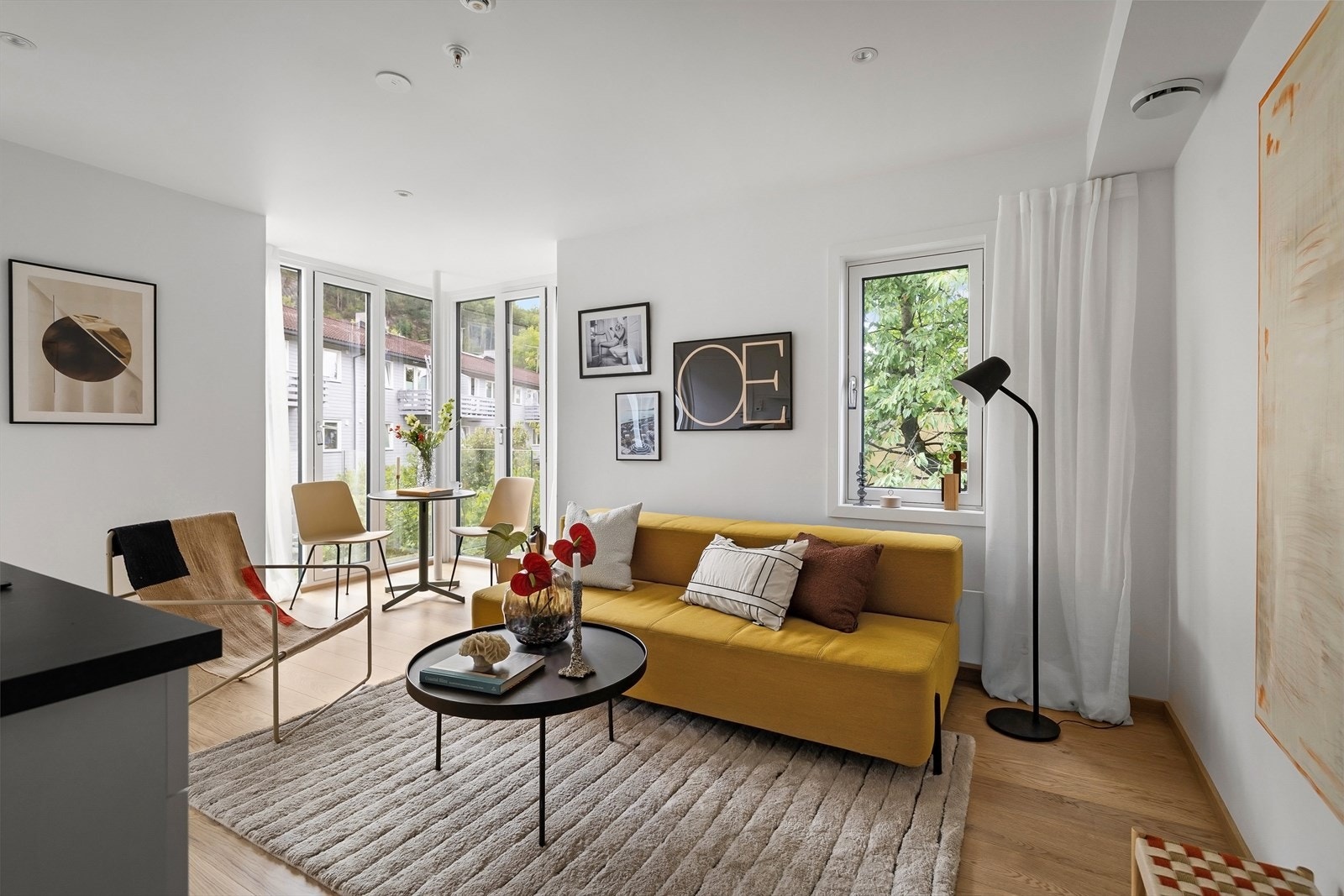 Arealeffektiv og vesentlig oppgradert leilighet med lyse og moderne overflater. Galleribilde