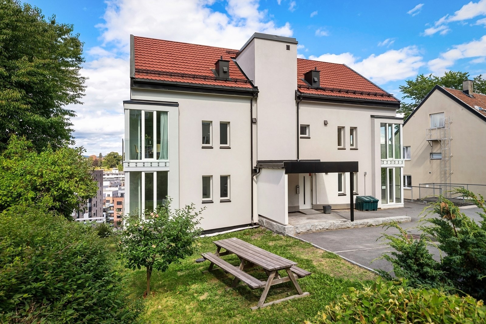 Moderne bygg fra 2015 med hyggelige fellesarealer. Galleribilde