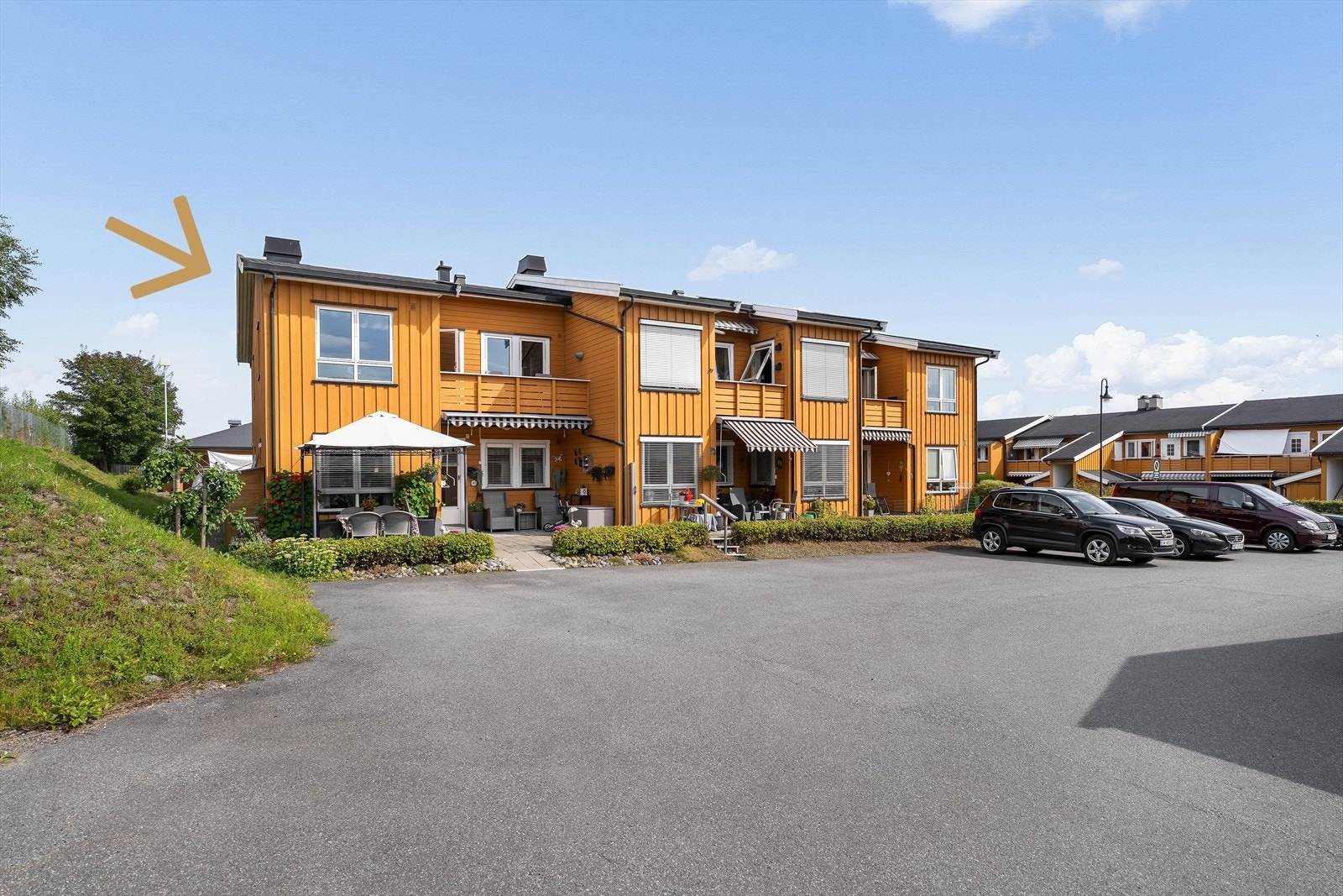 Topp- og endeleilighet med solrik balkong og skjermet uteområde. Galleribilde