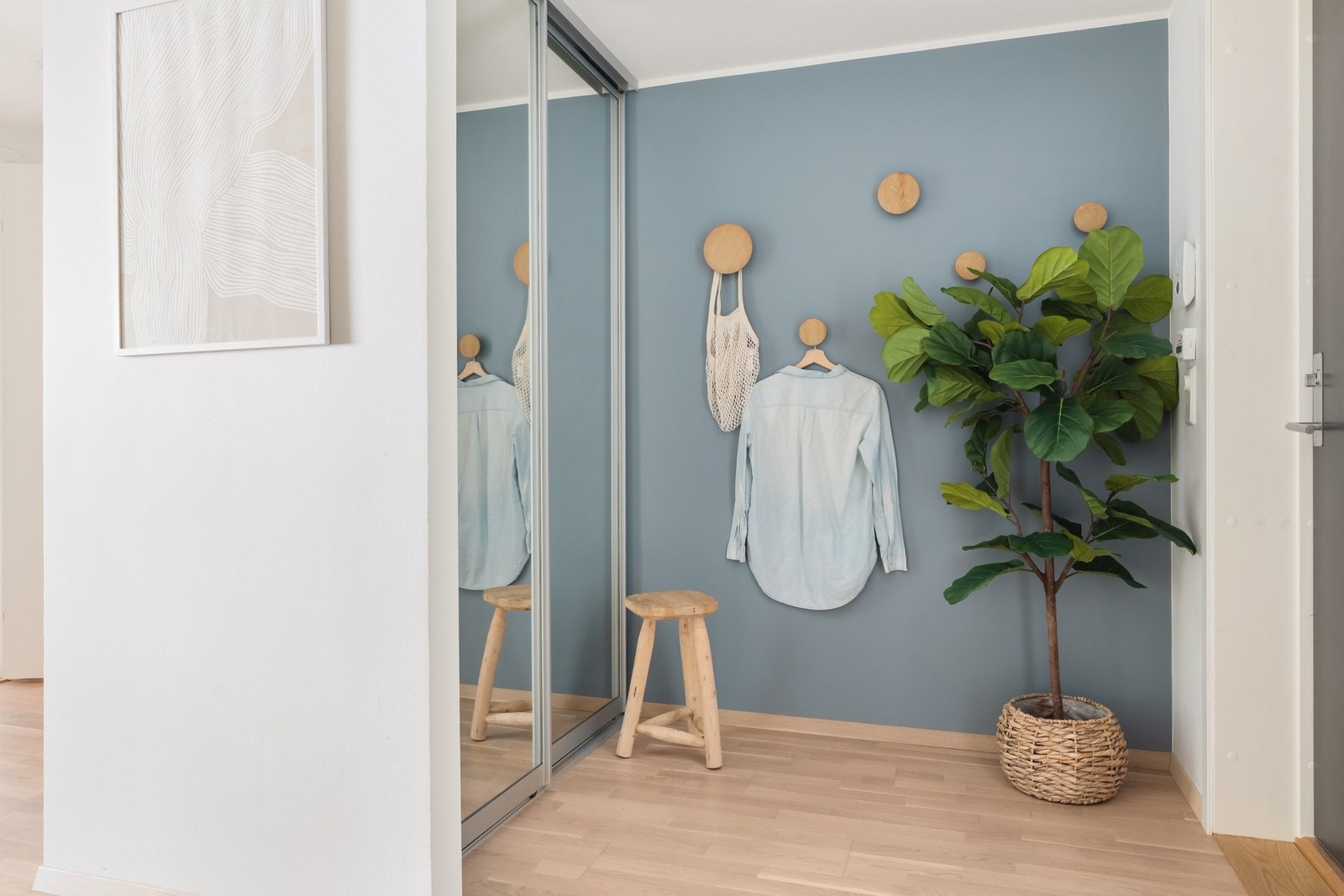 Det er en innvendig bod på ca. 4,1 m² ved kjøkkenet, i tillegg til en ekstern bod på ca. 6,4 m² i fellesarealene. Galleribilde