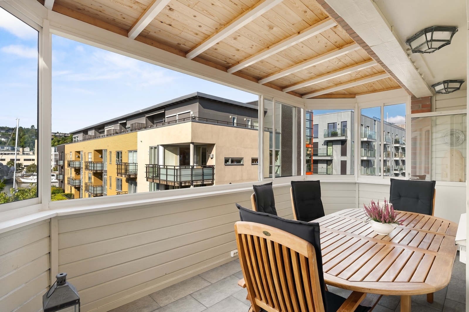 Innglasset balkong med gulvvarme Galleribilde