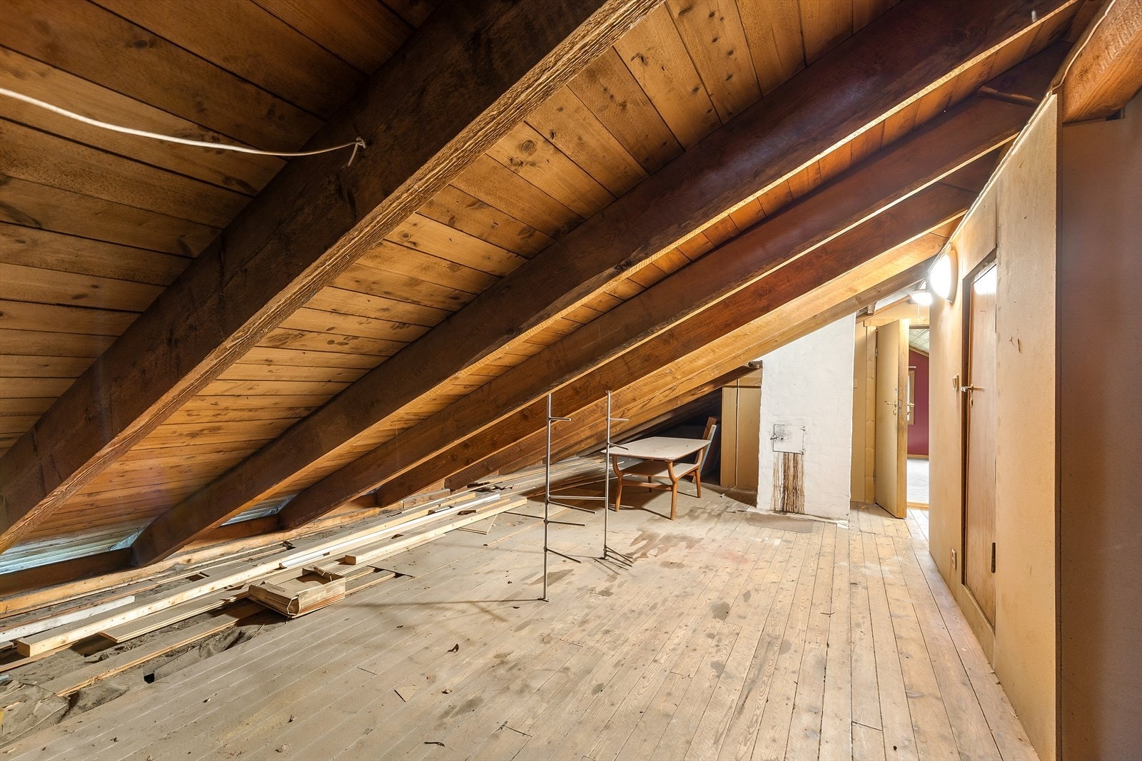 Loftsbod. Galleribilde
