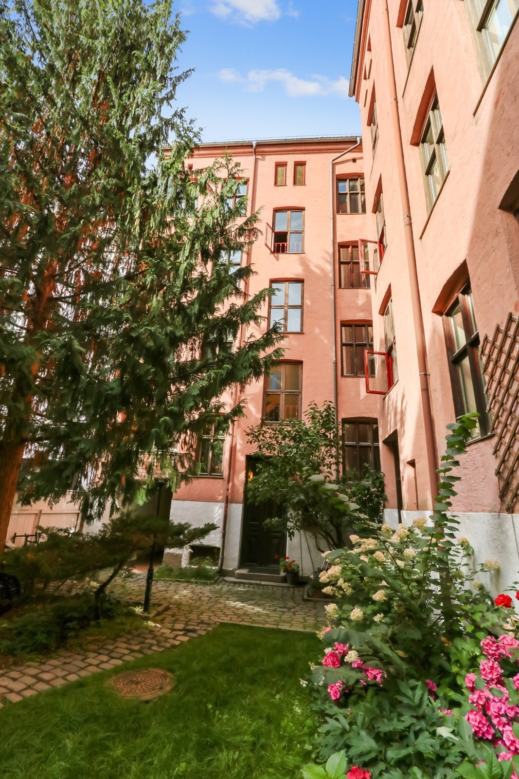 Vakker, klassisk bebyggelse i hjertet av beste Grünerløkka. Galleribilde