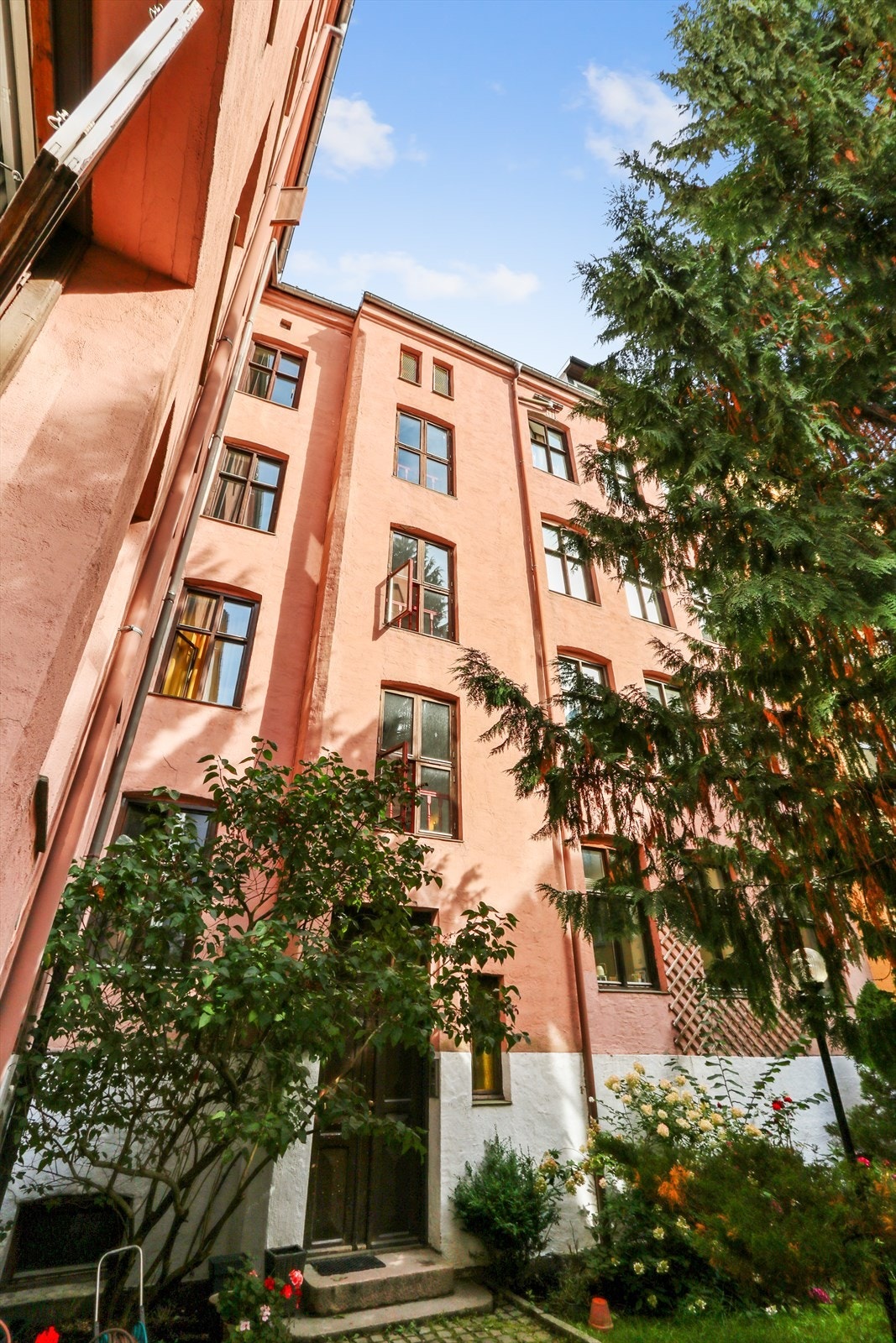 Innbydende inngangsparti. Velkommen til visning! Galleribilde