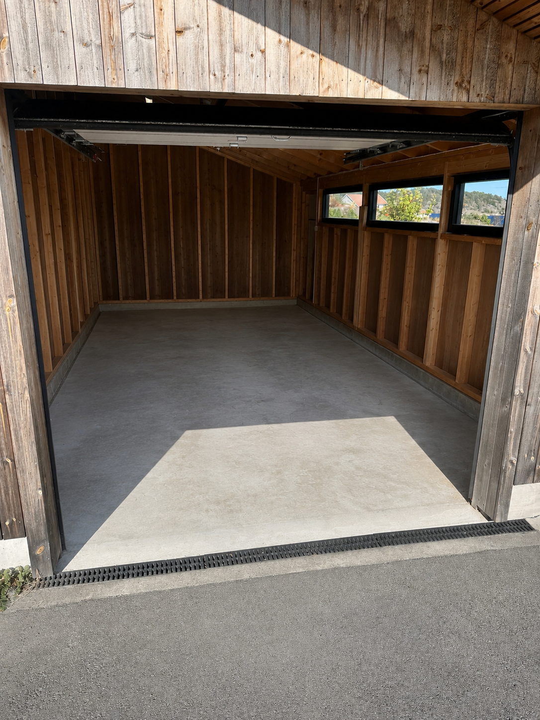 Garasje innvendig. Galleribilde