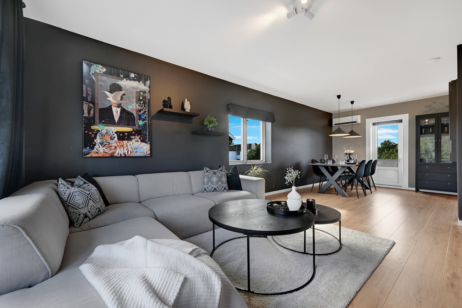 Vi fortsetter på innsiden med noen flere bilder av stua Galleribilde