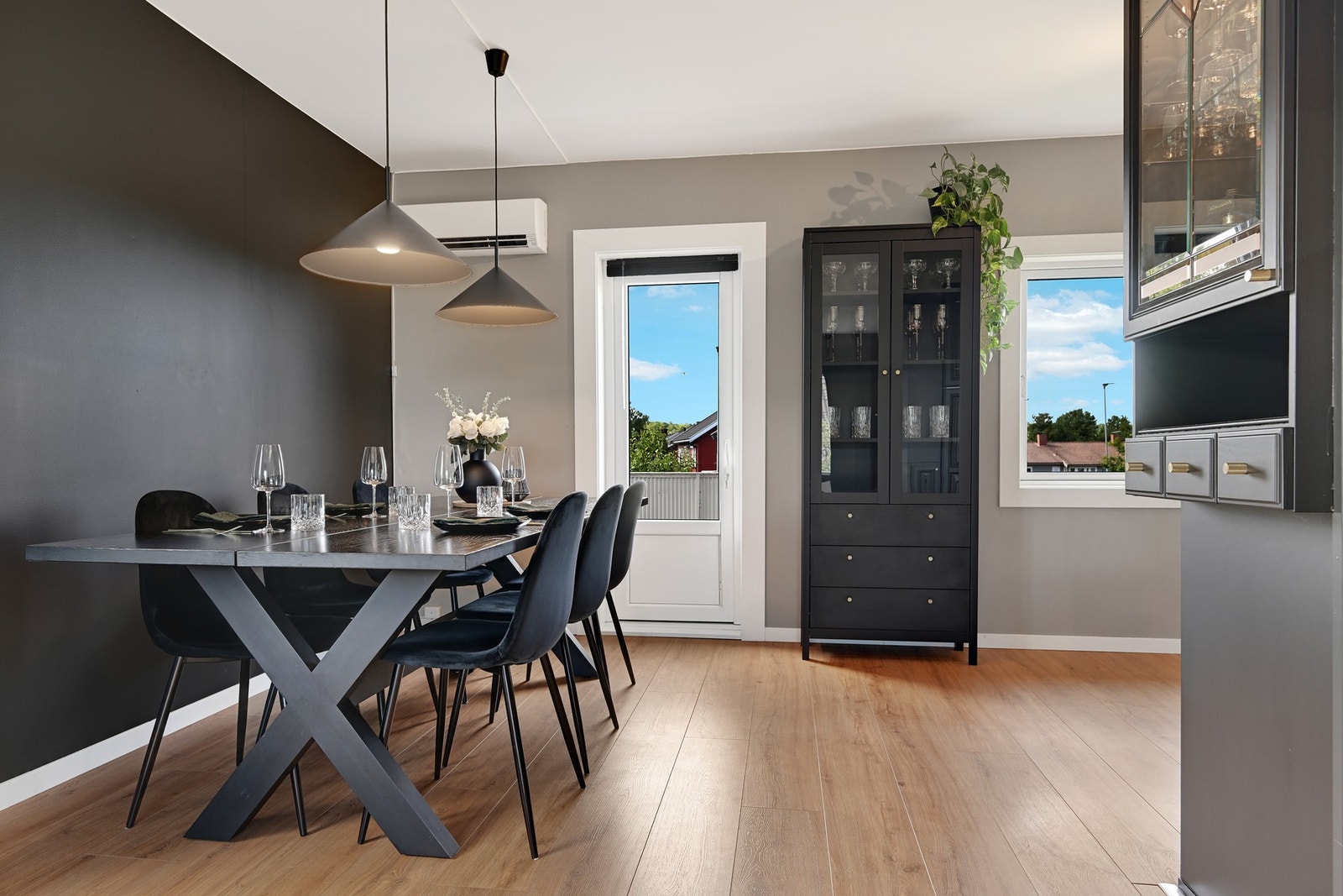 Spisestue med plass for langbord Galleribilde