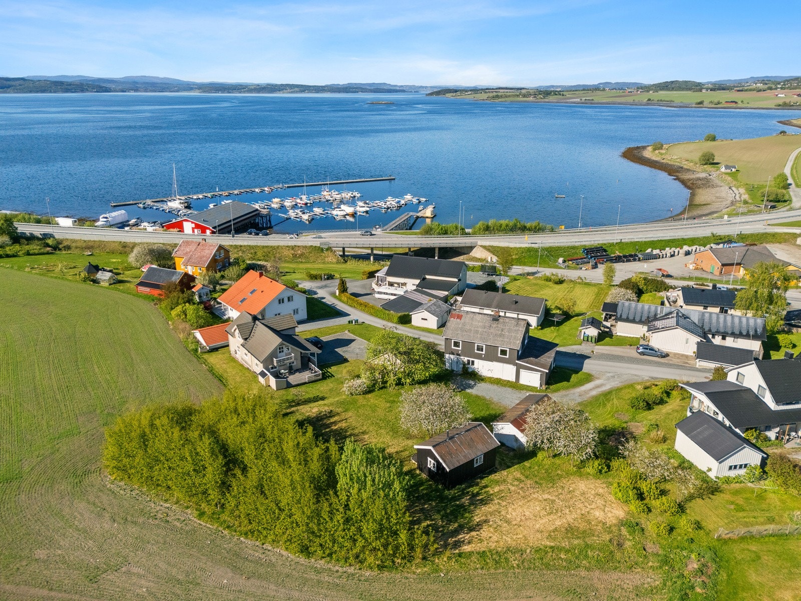 God plass rundt boligen. Galleribilde