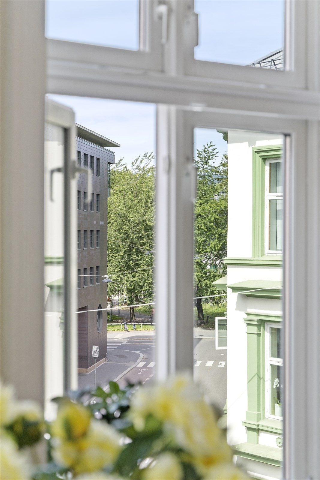 Vindusflatene slipper inn godt med dagslys og gir fin kontakt med omgivelsene Galleribilde