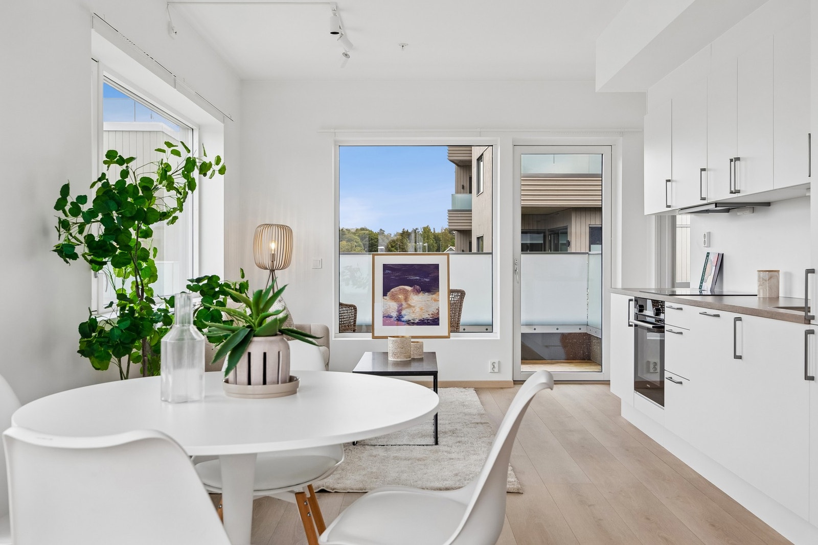 Romslig stue på 23,7m². Galleribilde