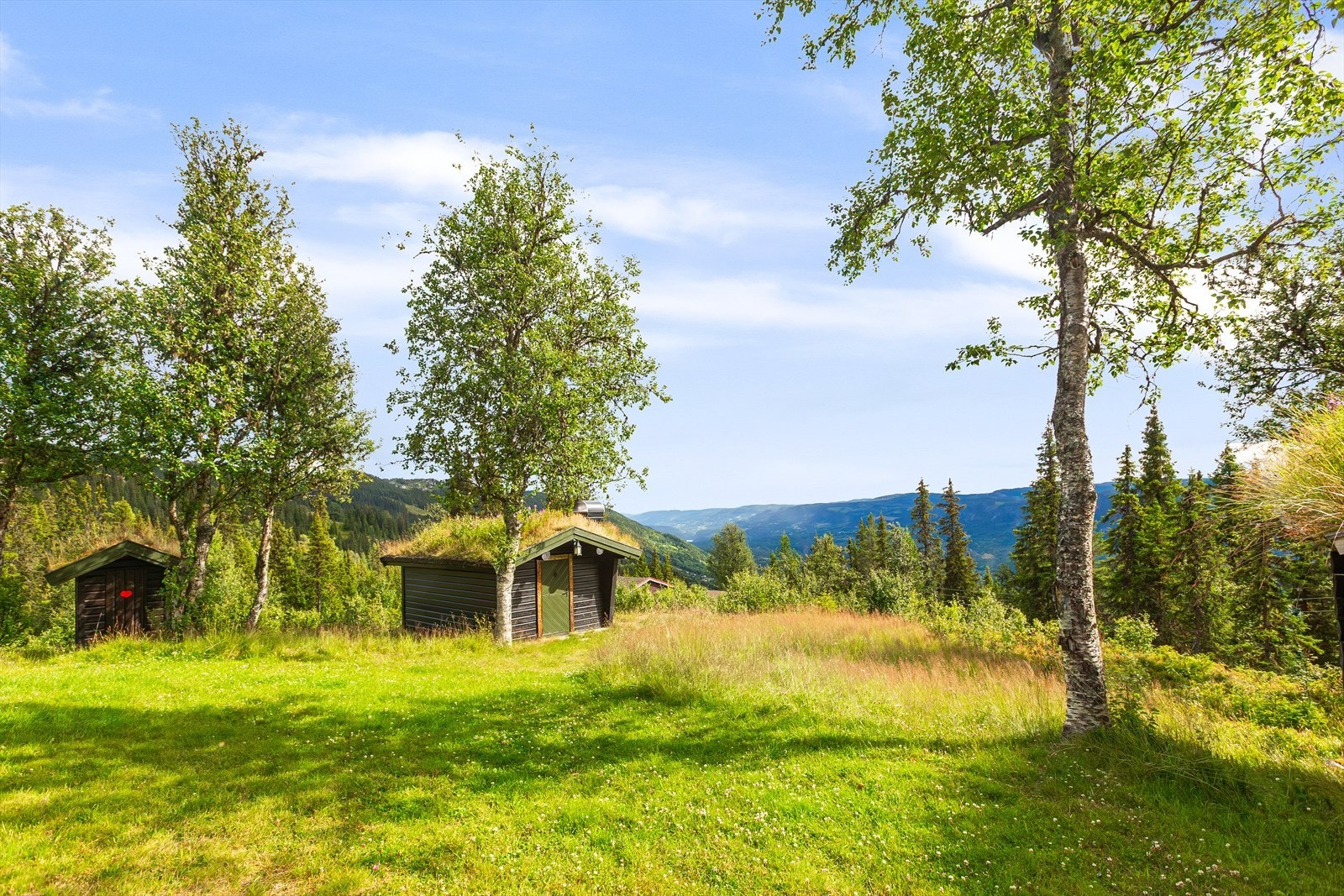 På Aurdalsåsen, kun ca. 2,5 timers kjøring fra Oslo-området, finner du Bakkejordvegen og denne idylliske fritidseiendommen Galleribilde
