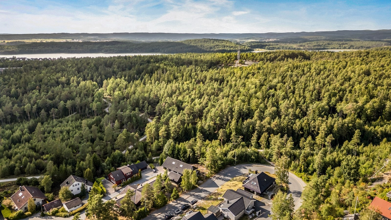 Fra eiendommen er det kun 5 minutter til Sarpsborg stasjon. Galleribilde