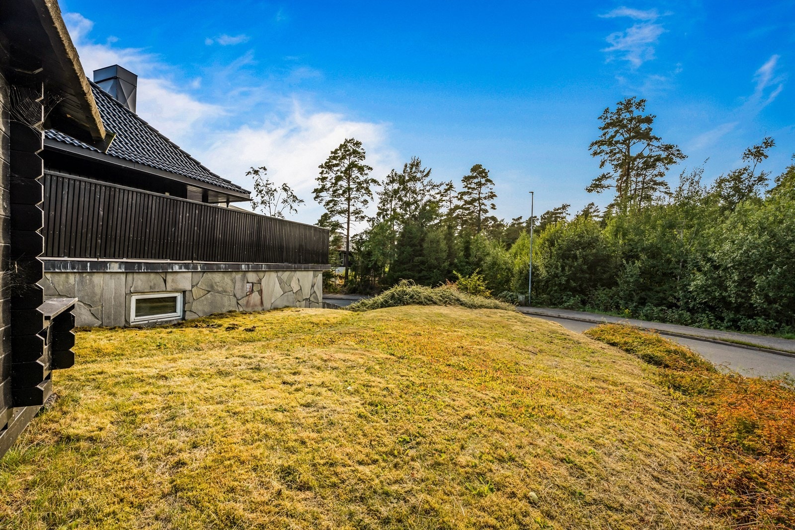 Tomten er bygget på fjell. Galleribilde