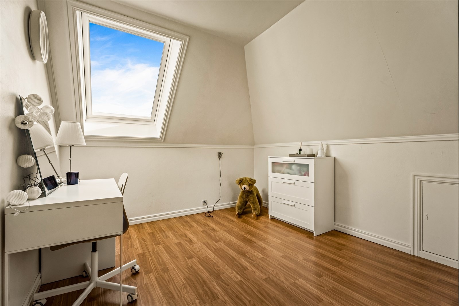 Tilgang til lagringsplass i kneveggene. Galleribilde