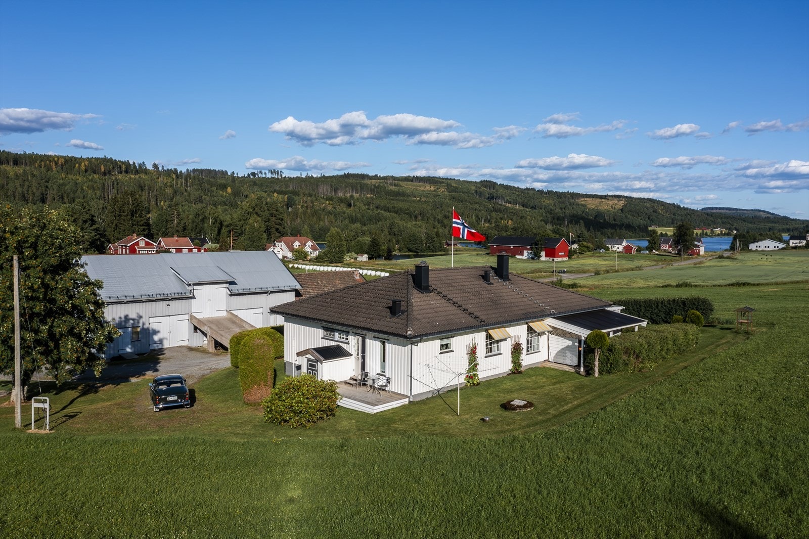 Boligen med romslig tomt.jpg Galleribilde