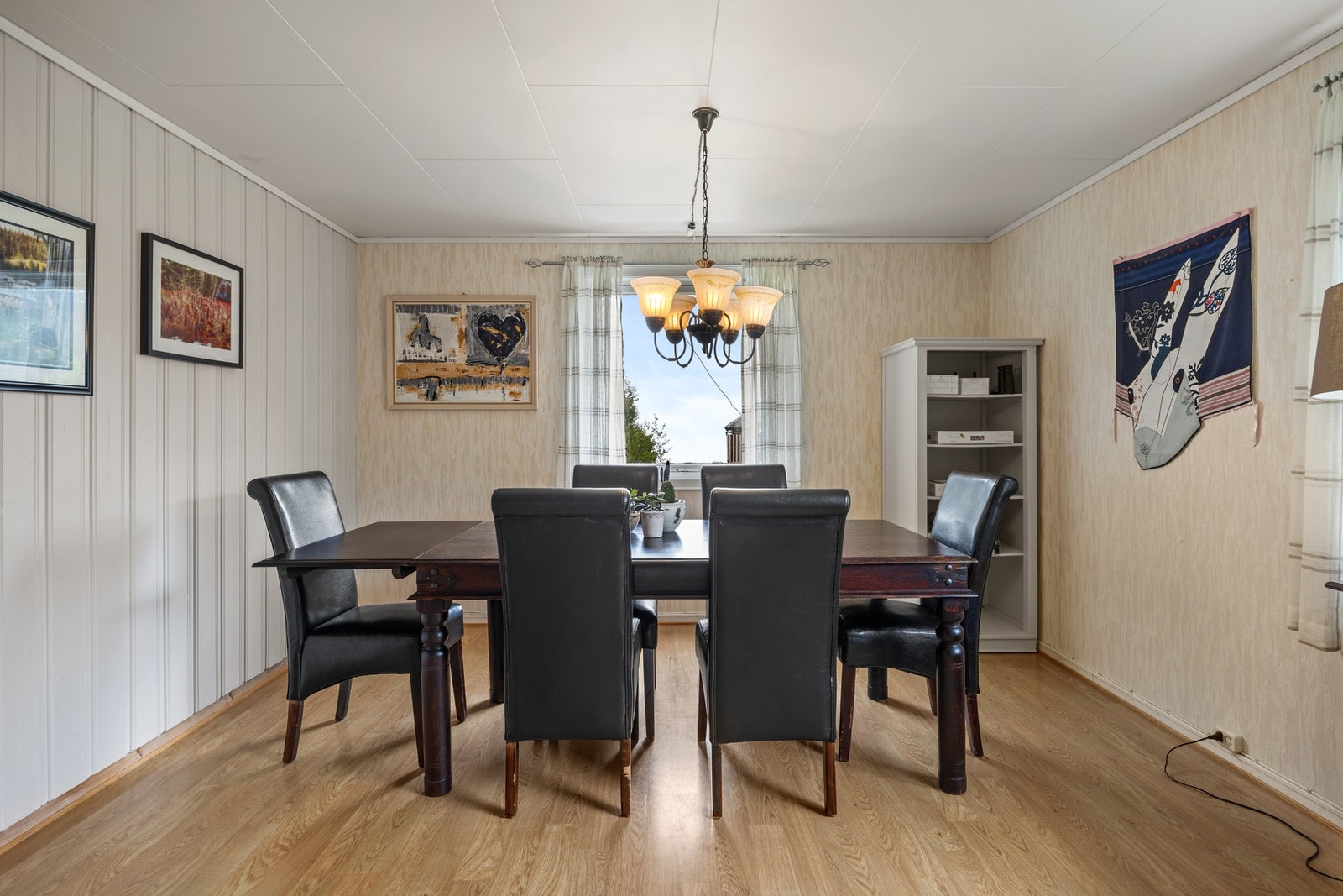 God plass til spisebord Galleribilde