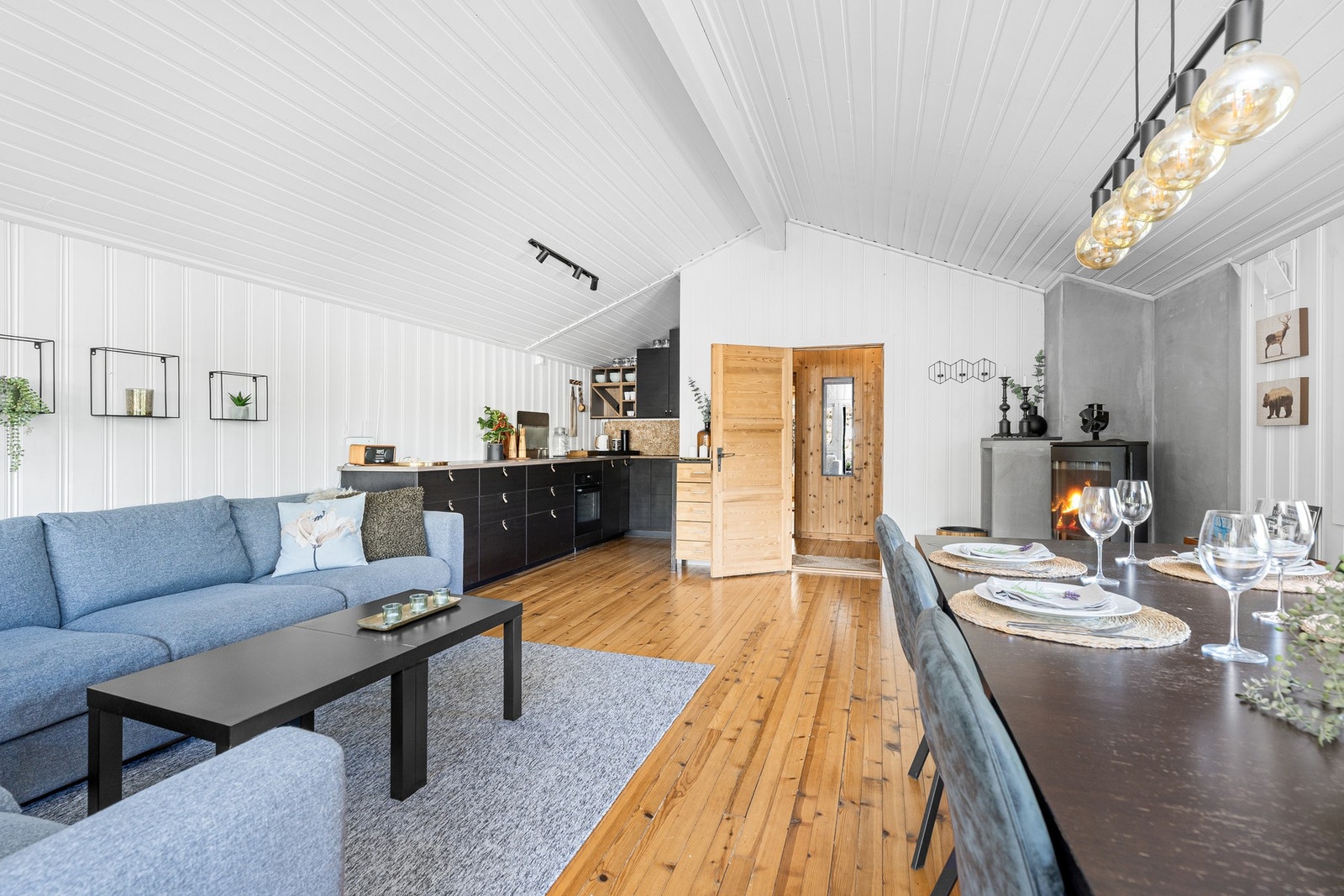 Kjøkkenet har en åpen løsning i tilknytning til stua. Galleribilde