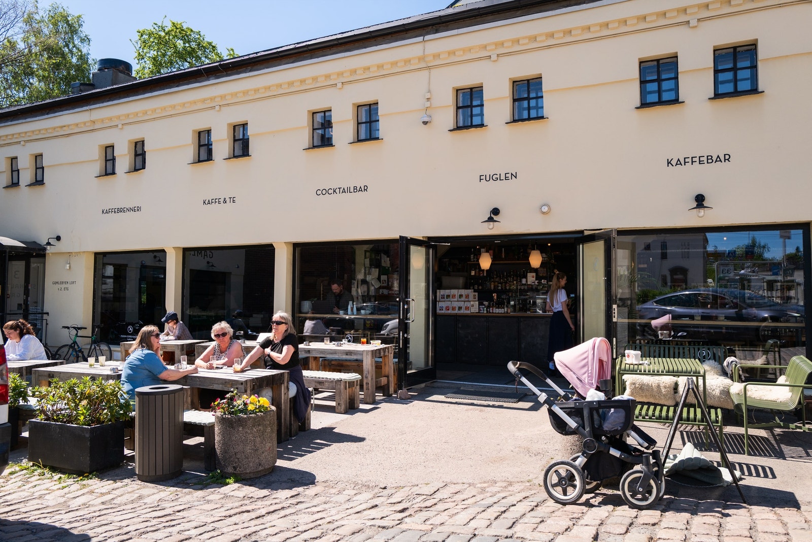 Den nærmeste kaffekoppen får man hos anerkjente Fuglen Coffee Roasters, i St. Halvards gate. Galleribilde