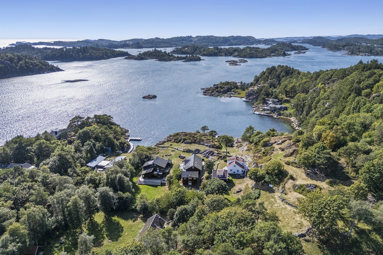 Hytta ligger på Skogsøy Buøy. Galleribilde