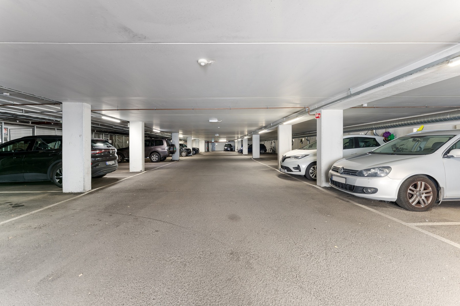 Mulighet for leie av garasjeplass fra 1200,-. Galleribilde