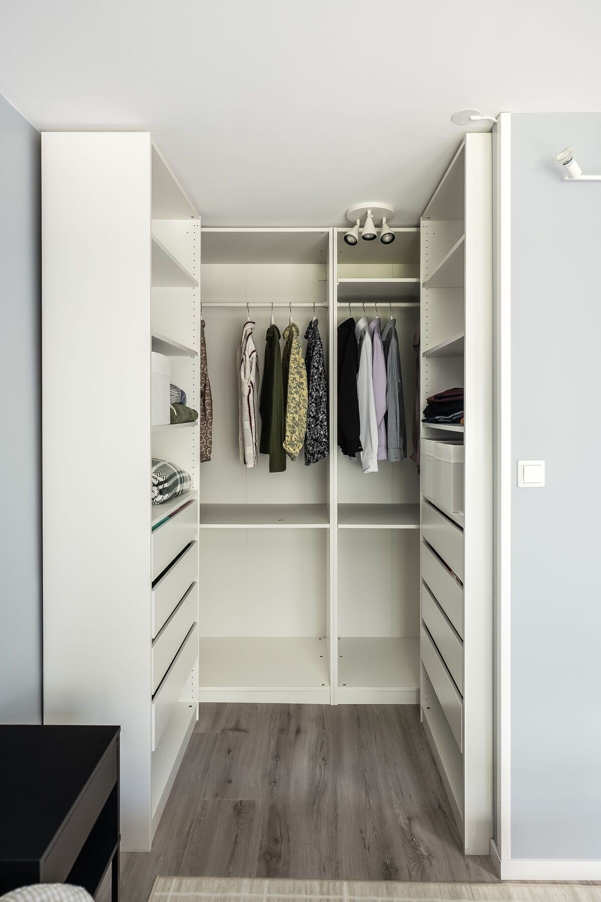 Her får du også en stor og praktisk garderobe. Galleribilde