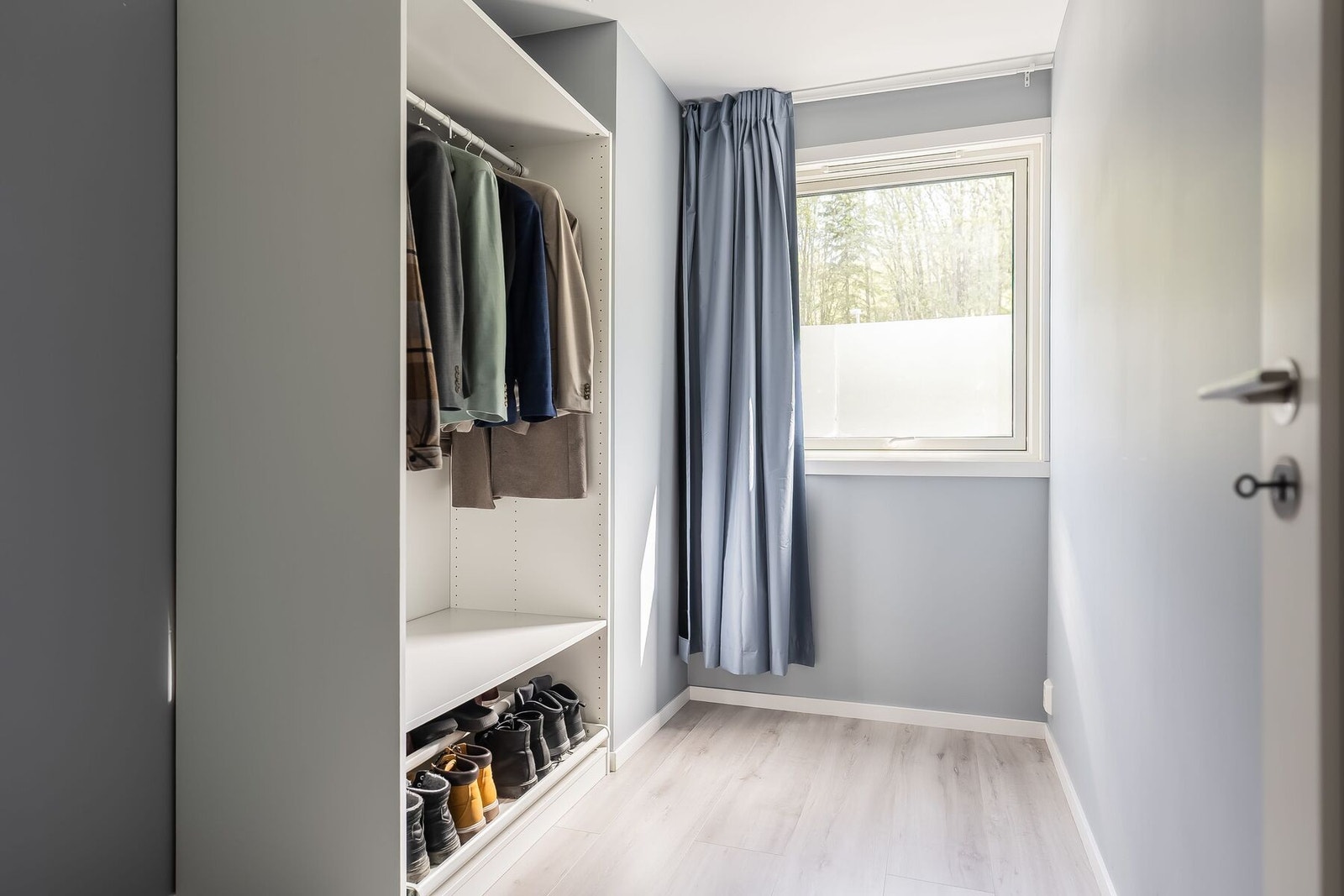 Soverom 2 er på 5,5 m² og benyttes i dag som kontor/bod. Galleribilde