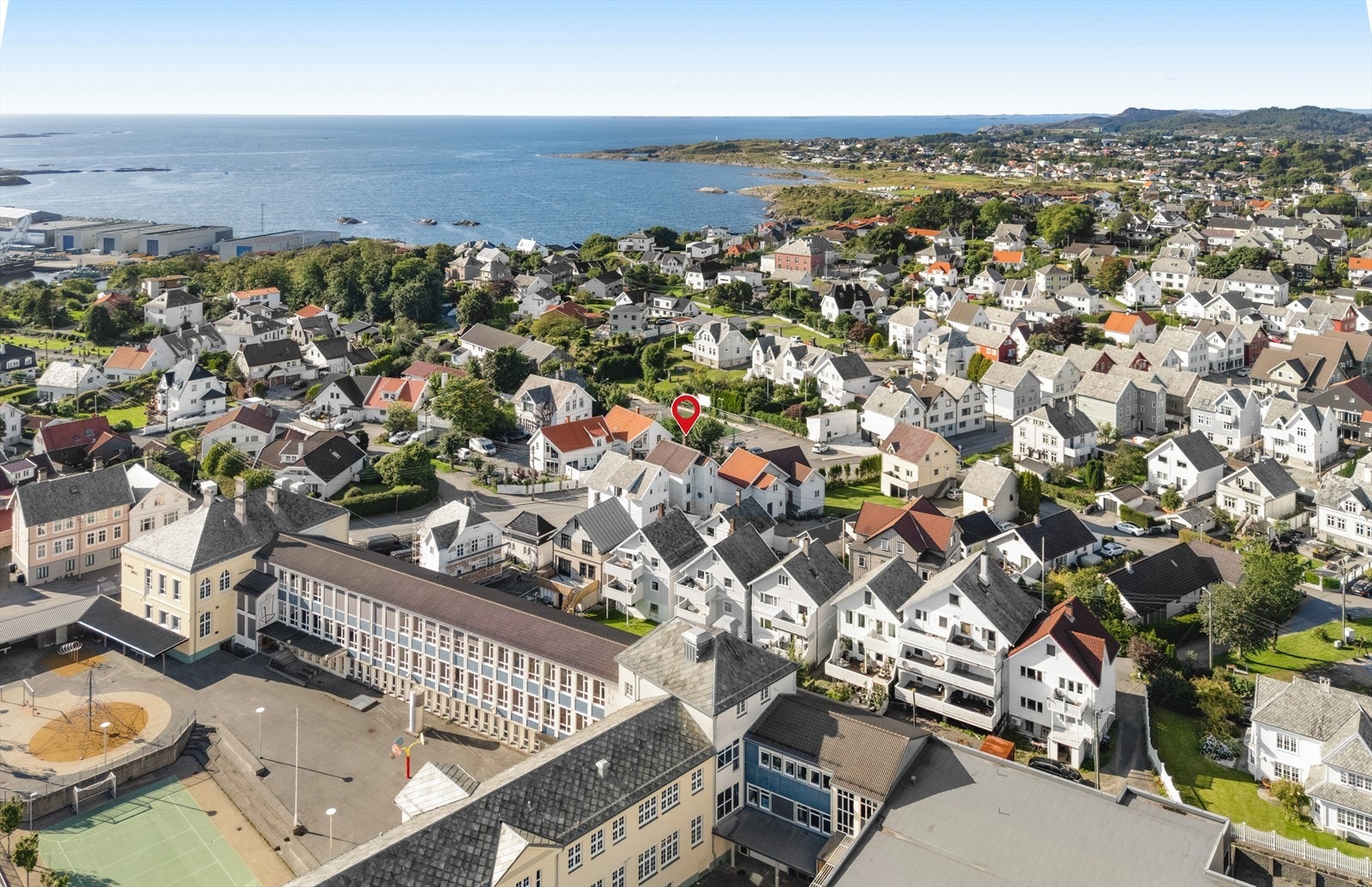 Det er gang/sykkelavstand til Høyskolen, samt til barnehage, skoler og dagligvare. Galleribilde