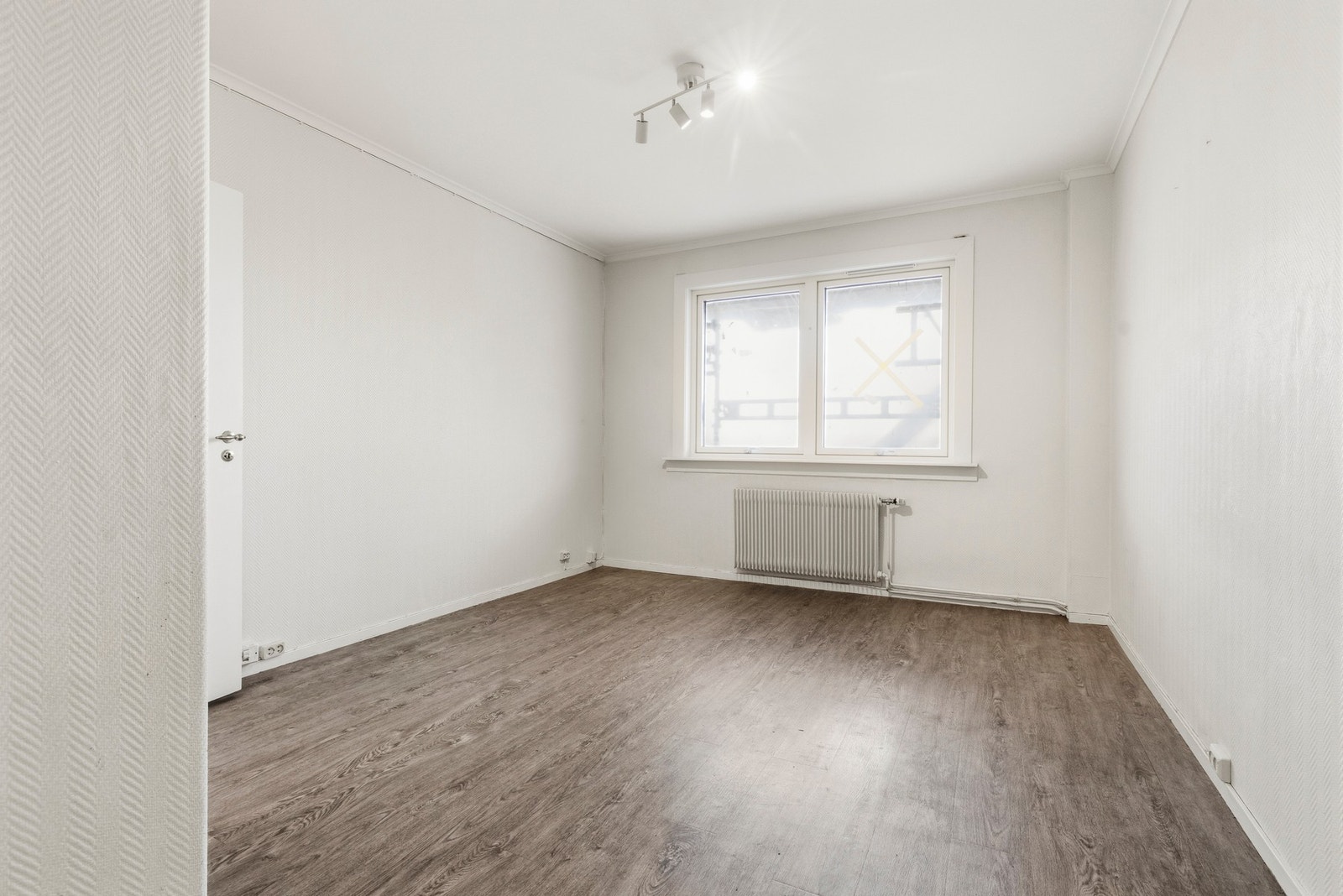 Stuen har en fin utforming som gjør det enkelt å møblere. Galleribilde