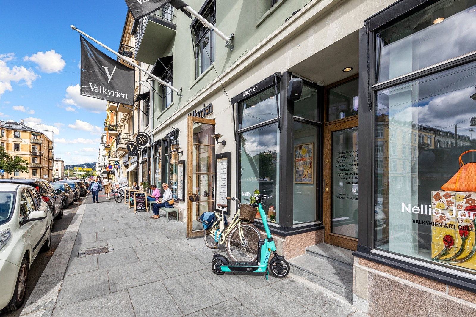 Majorstuens populære handlegater med en rekke butikker og spisesteder er kun et steinkast fra boligen. Galleribilde