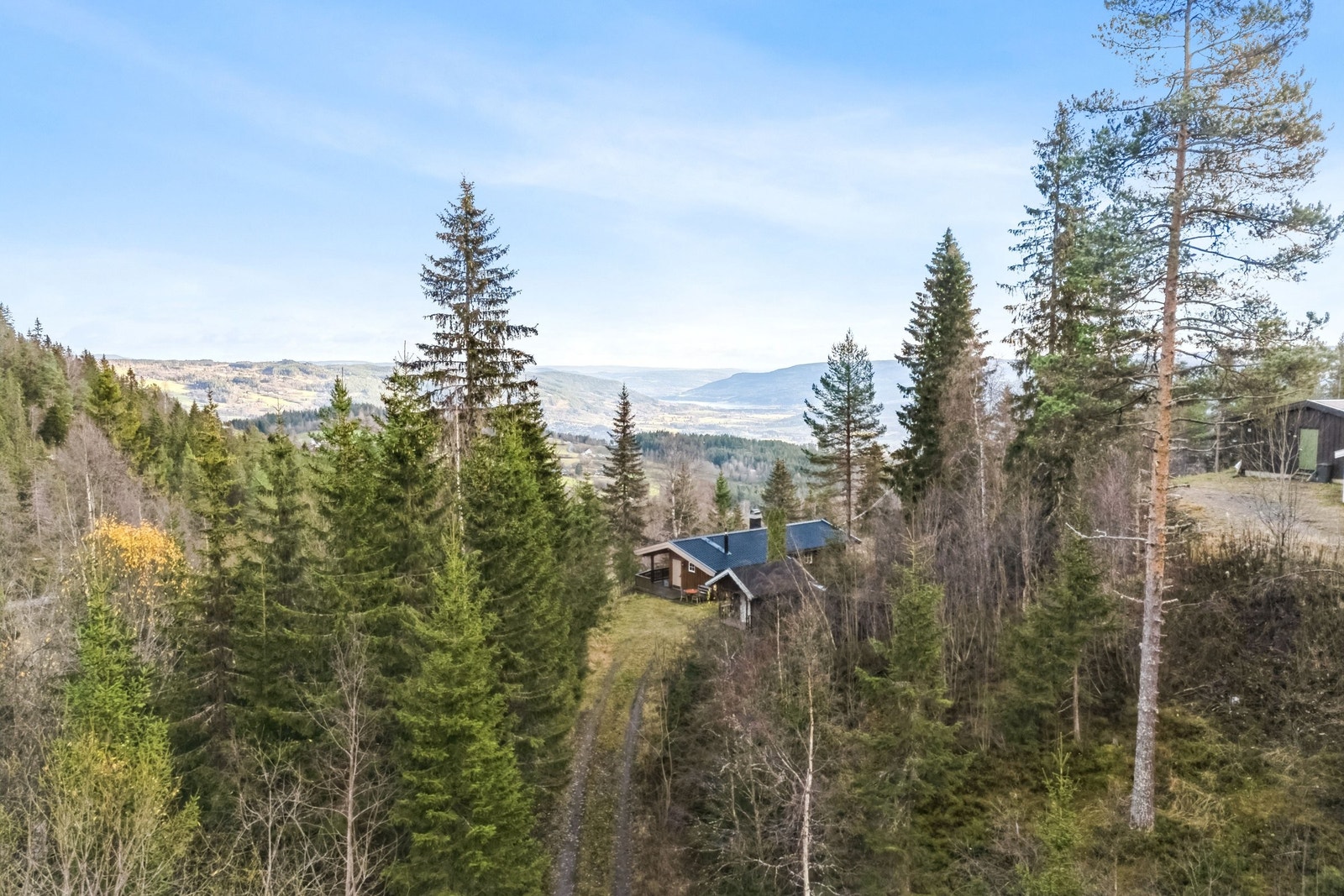 Oversiktbilde av hytta. Galleribilde