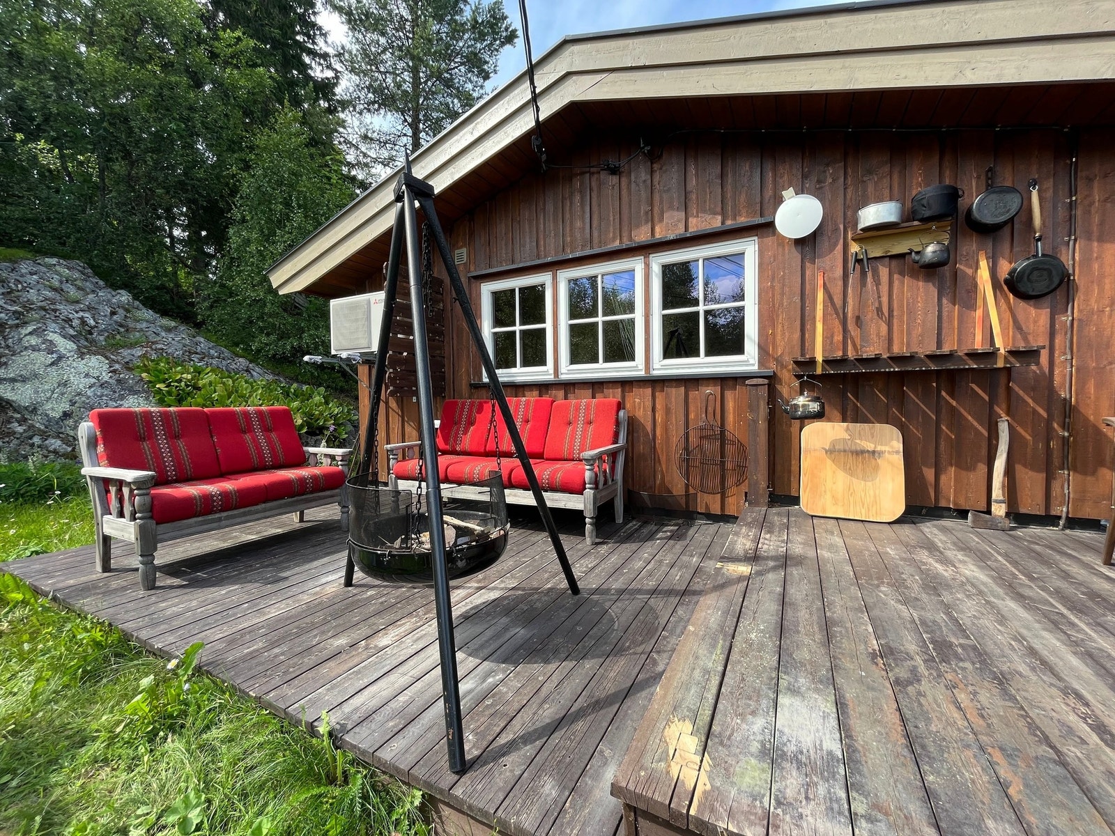 Stor terrasse med gode solforhold og utsikt. Galleribilde