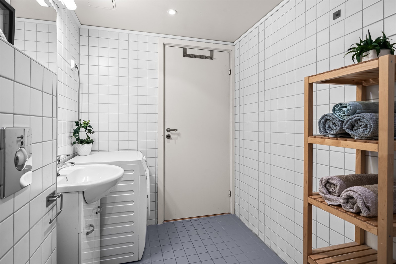 Videre er det opplegg for vaskemaskin. Galleribilde