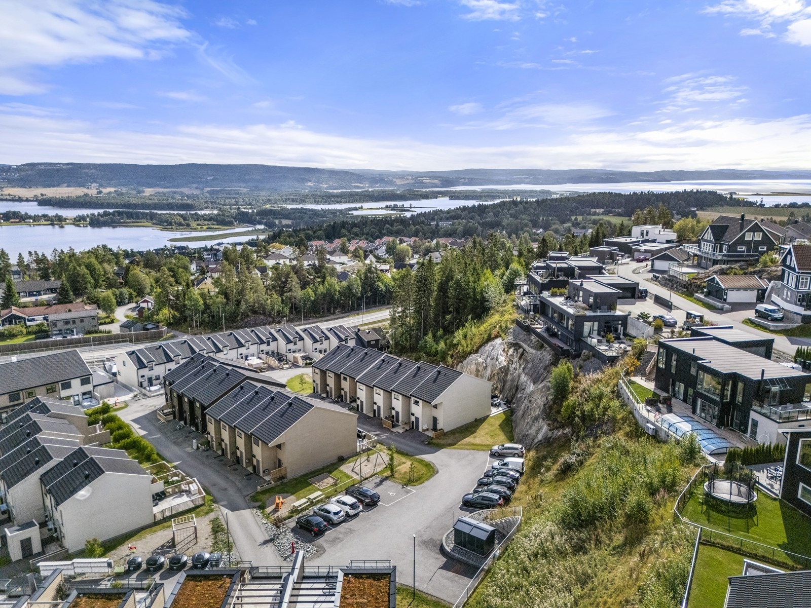 Eiendommen ligger i nærhet til flotte turområder i Østmarka og ved Ramstadsjøen. Galleribilde