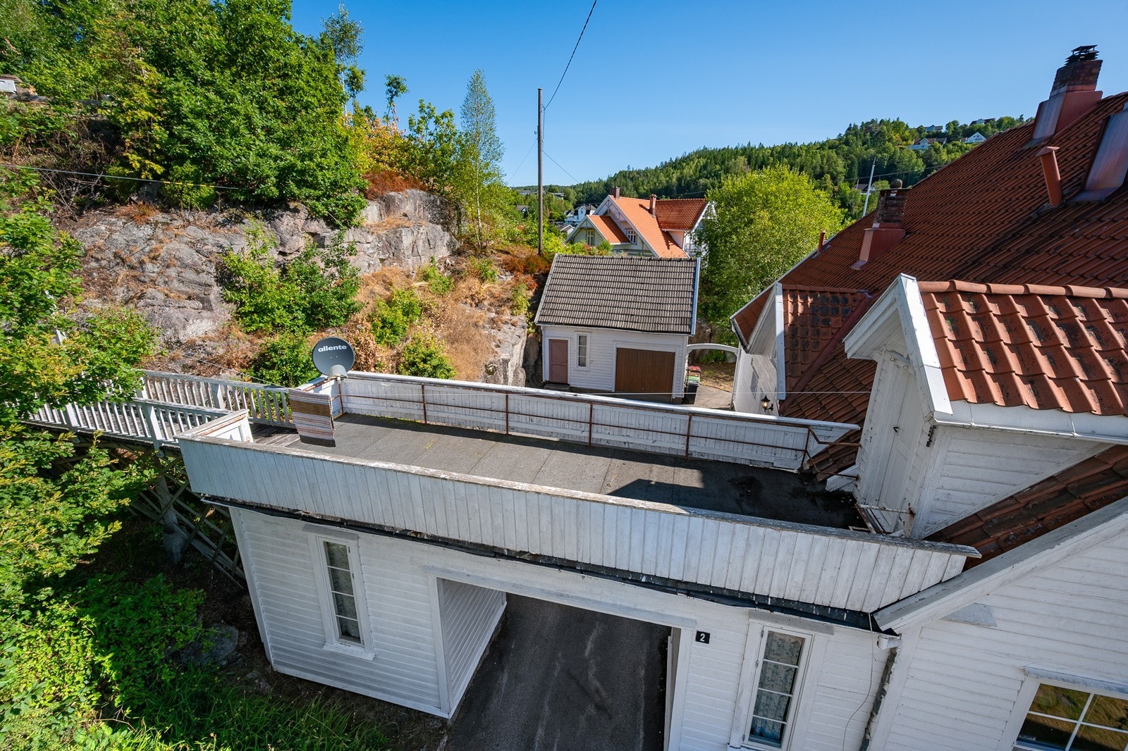 Sydvest-vendt solrik takterrasse på 26 kvm ut fra loftsetasjen Galleribilde