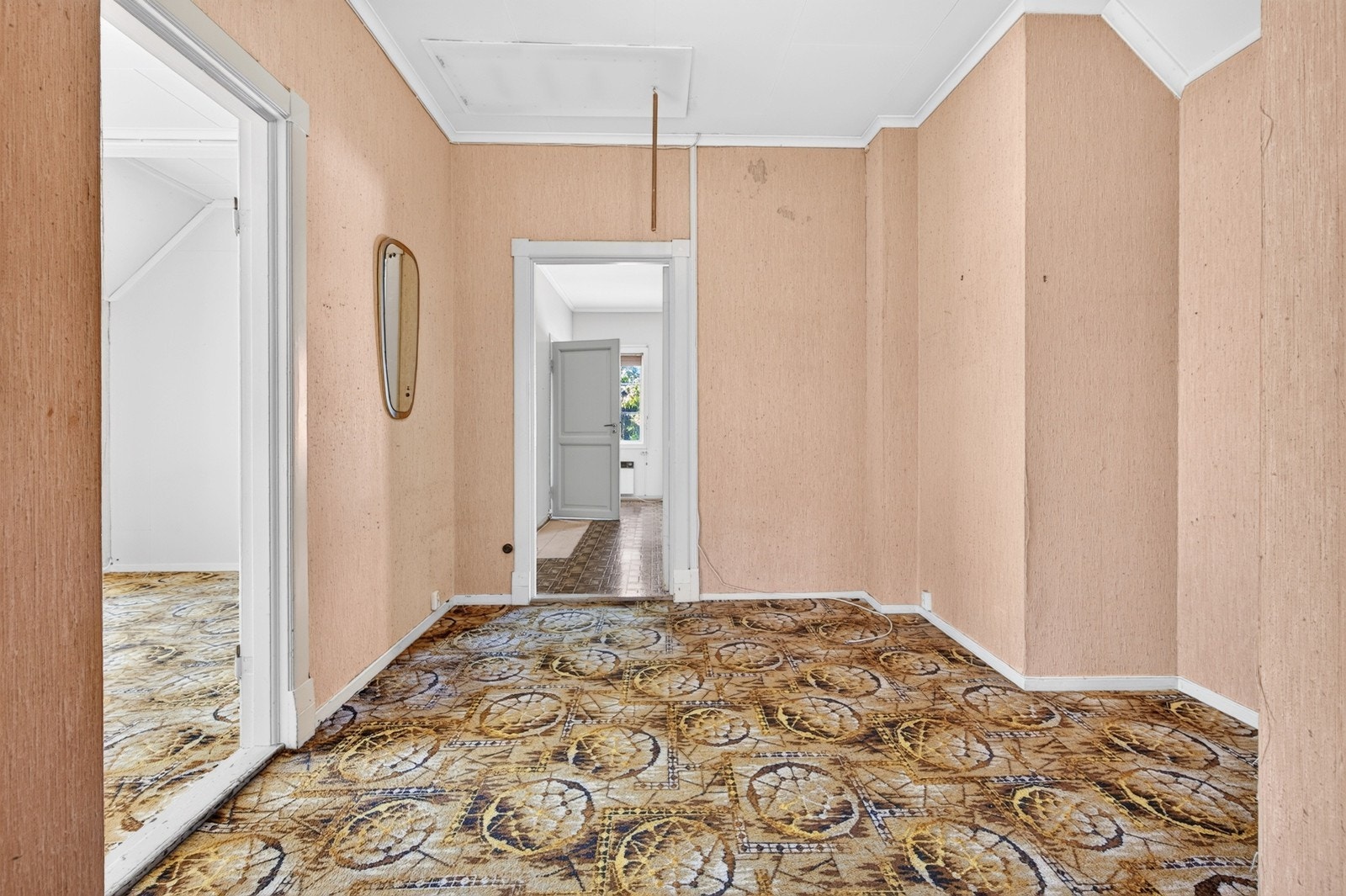 Loftsgang med luke til kaldtloft Galleribilde