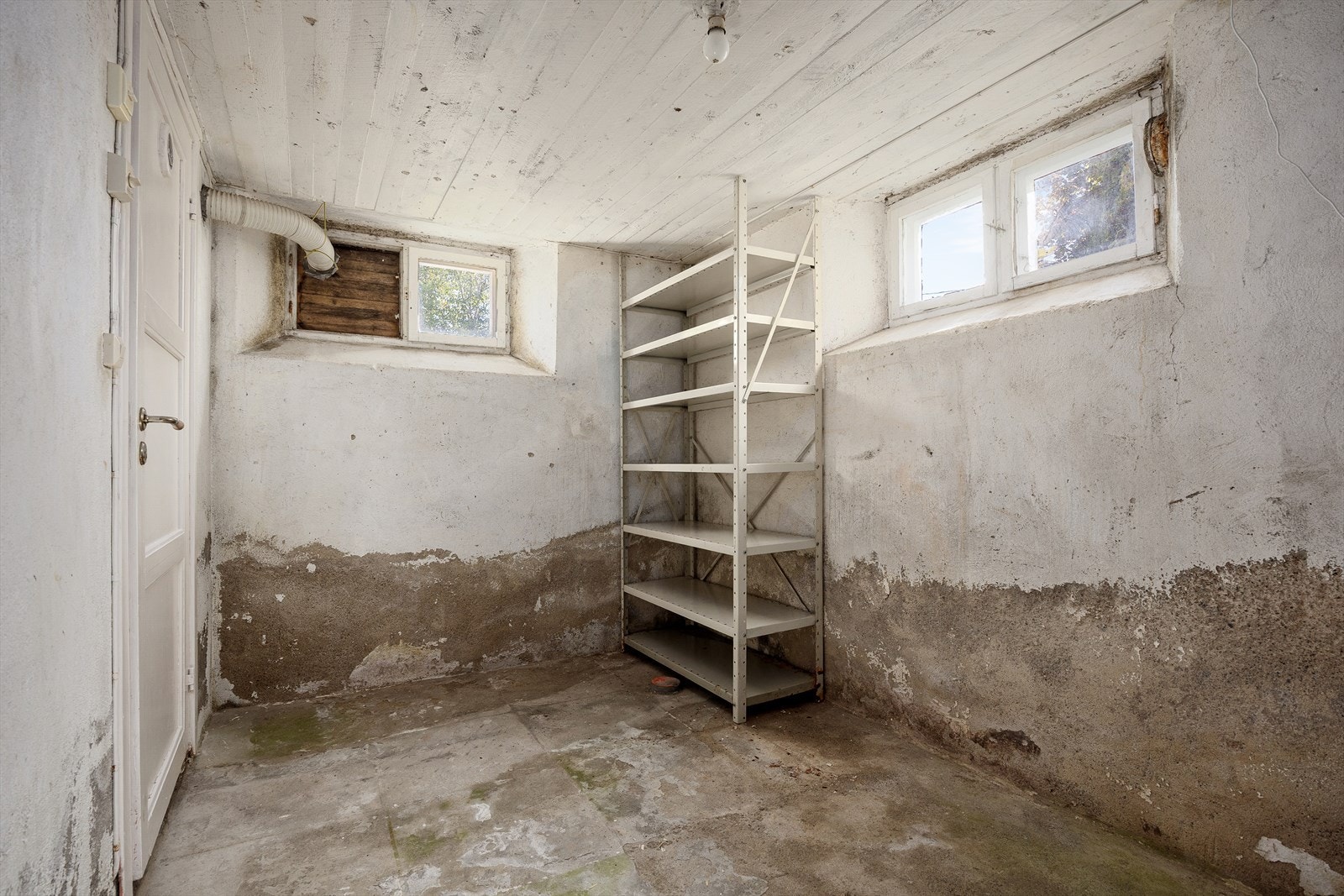 Kjelleren byr på gode bod- og lagringsarealer. Galleribilde