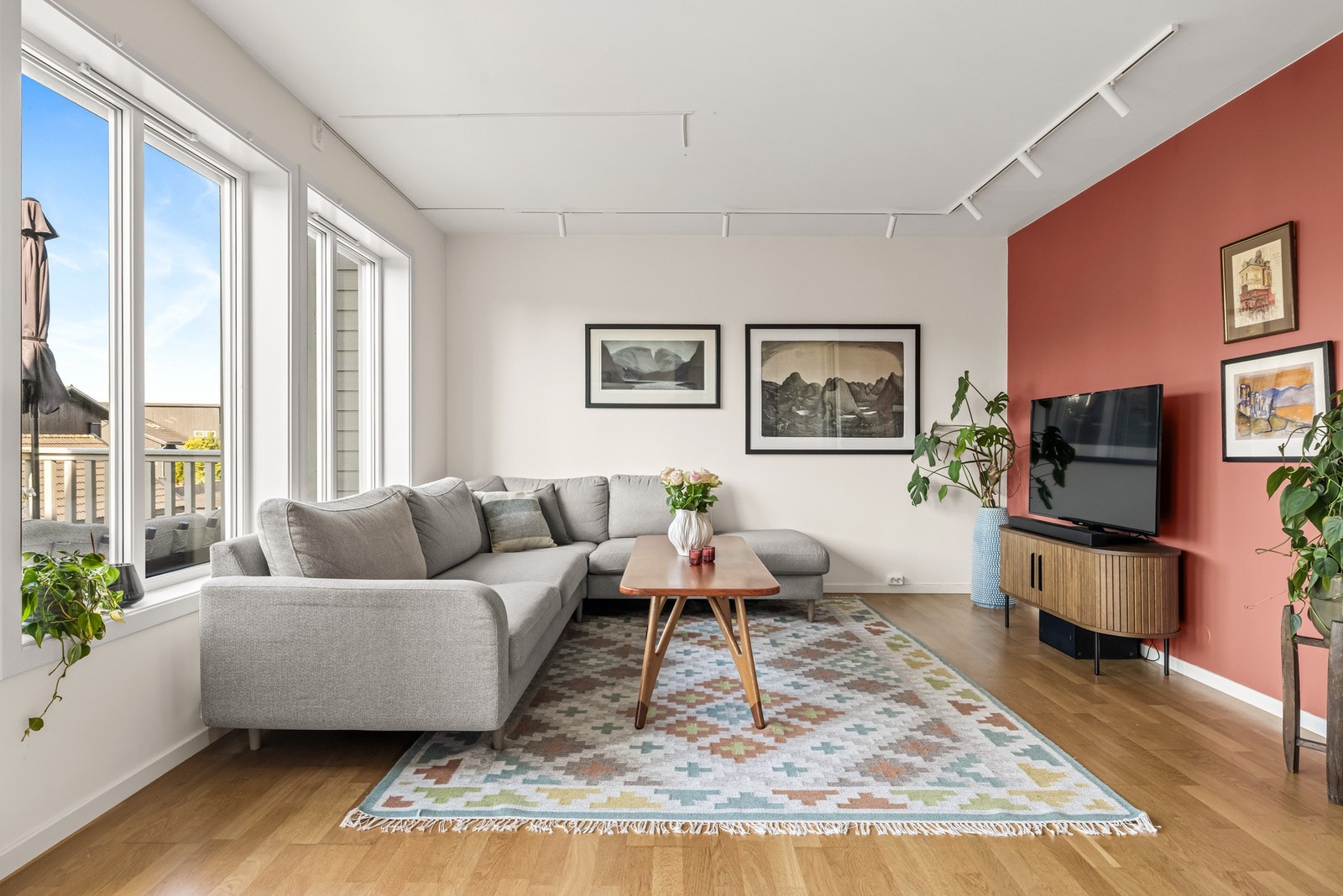 Boligen varmes opp med varmekabel og panelovn Galleribilde
