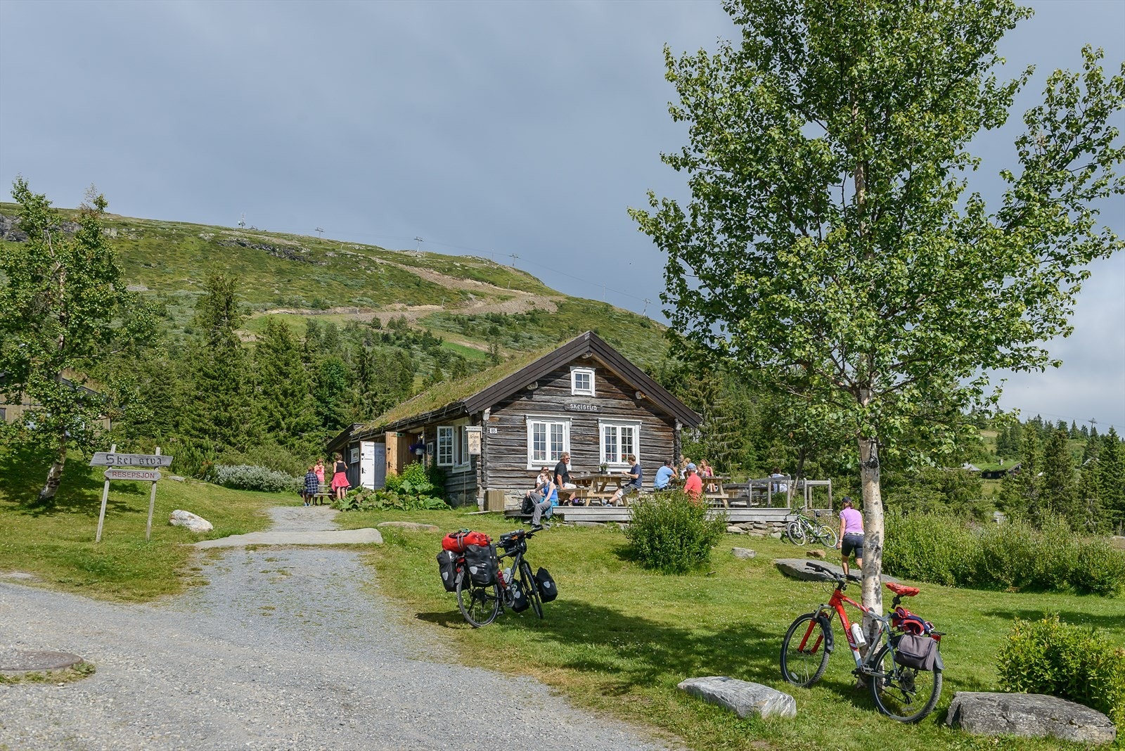 Sommerstid er Skeikampen et flott utgangspunkt for turer i fjellet. Galleribilde