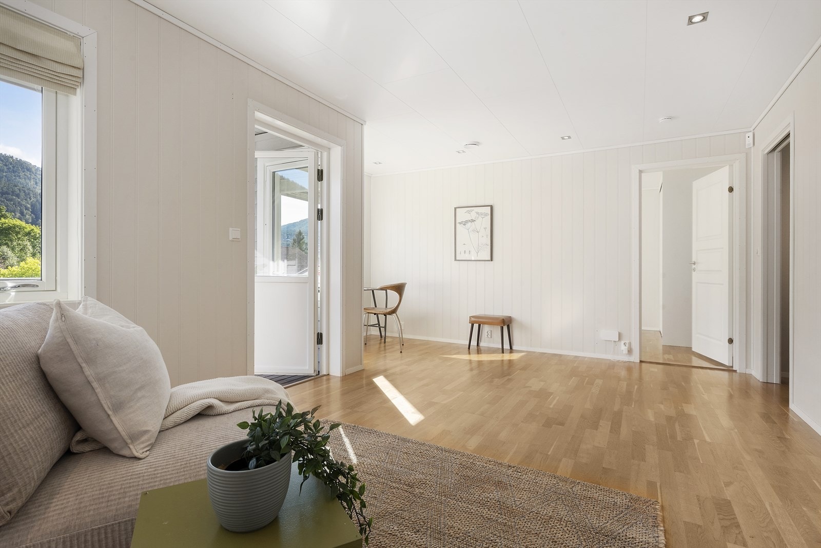 Det er downlights i himlinga og vassboren golvvarme her også. Galleribilde