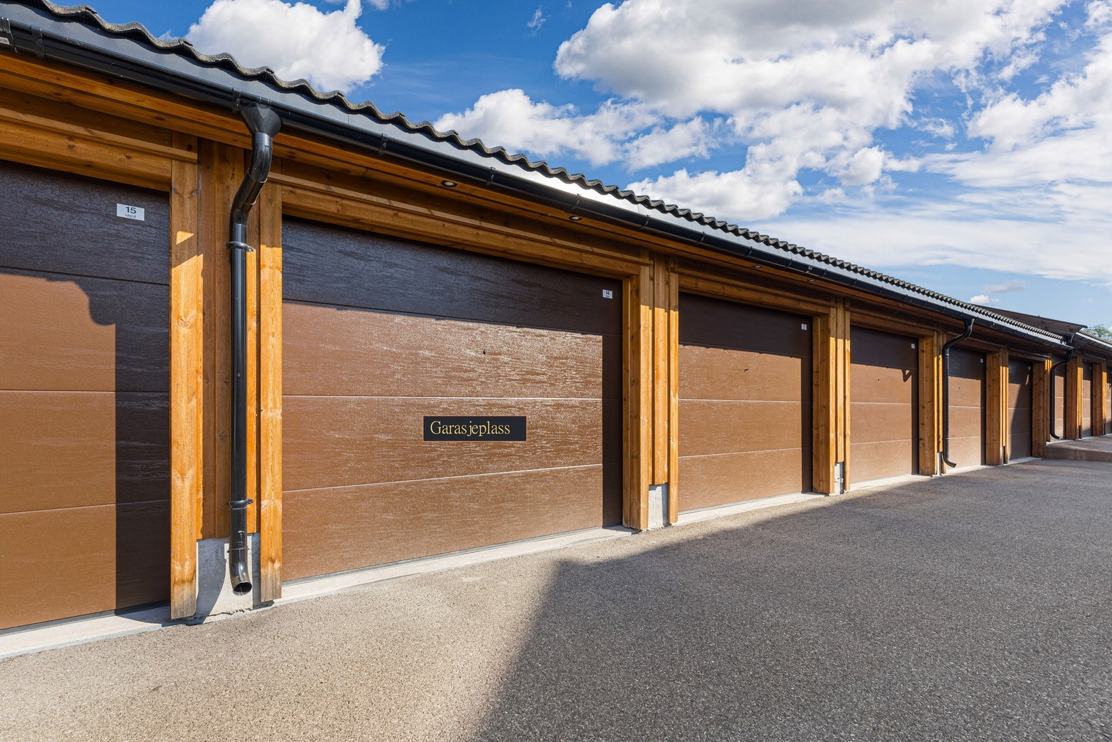 Leiligheten disponerer en garasjeplass. Galleribilde