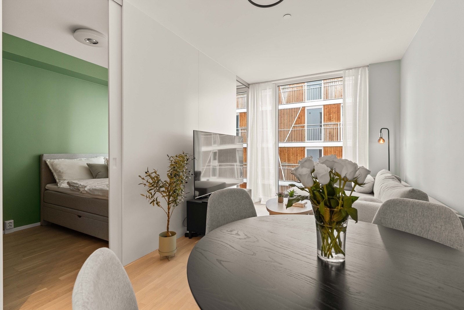 Soverommet har en elegant Laila-løsning med inngang fra begge sider av sengen. En smart og plassbesparende detalj som utnytter rommet optimalt. Galleribilde