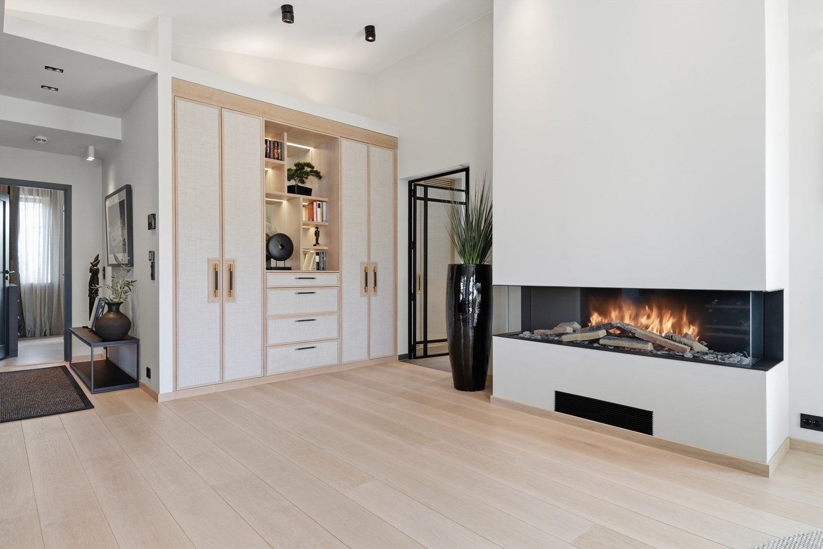 Stemningsfull gasspeis fra RAIS gir varme og hygge. Galleribilde