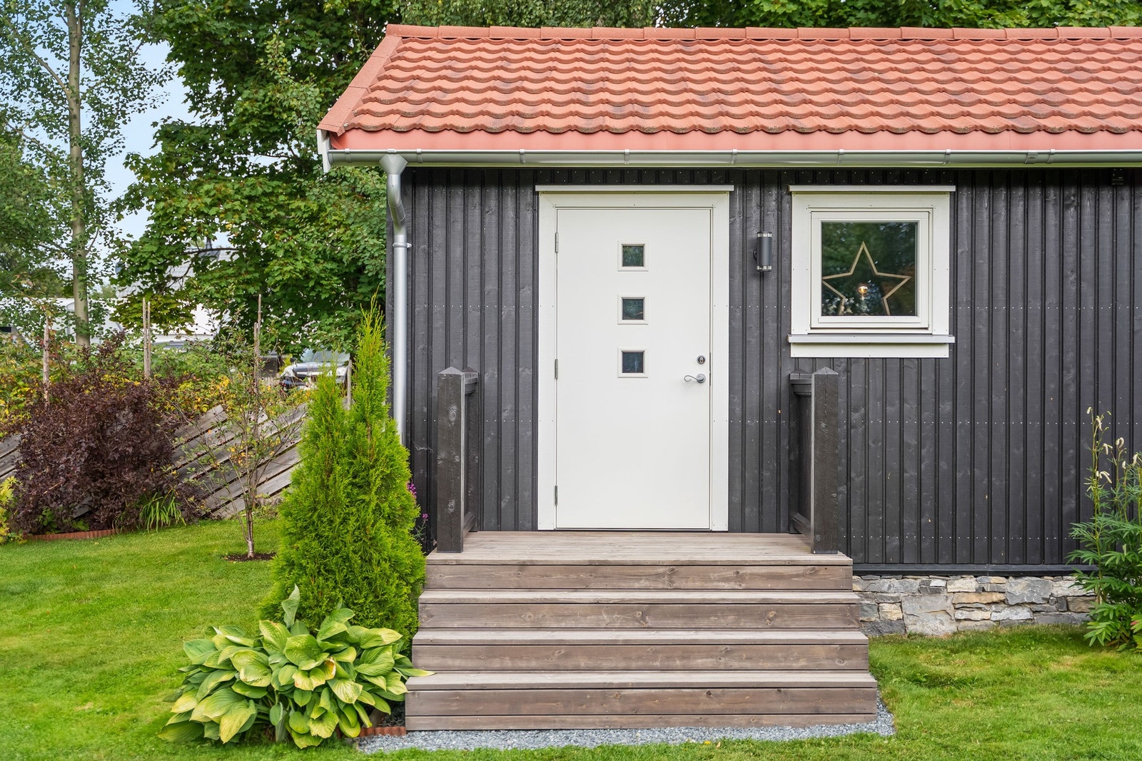 Eiendommen har også et separat anneks/uthus, som i dag er innredet og benyttet som treningsrom. Galleribilde