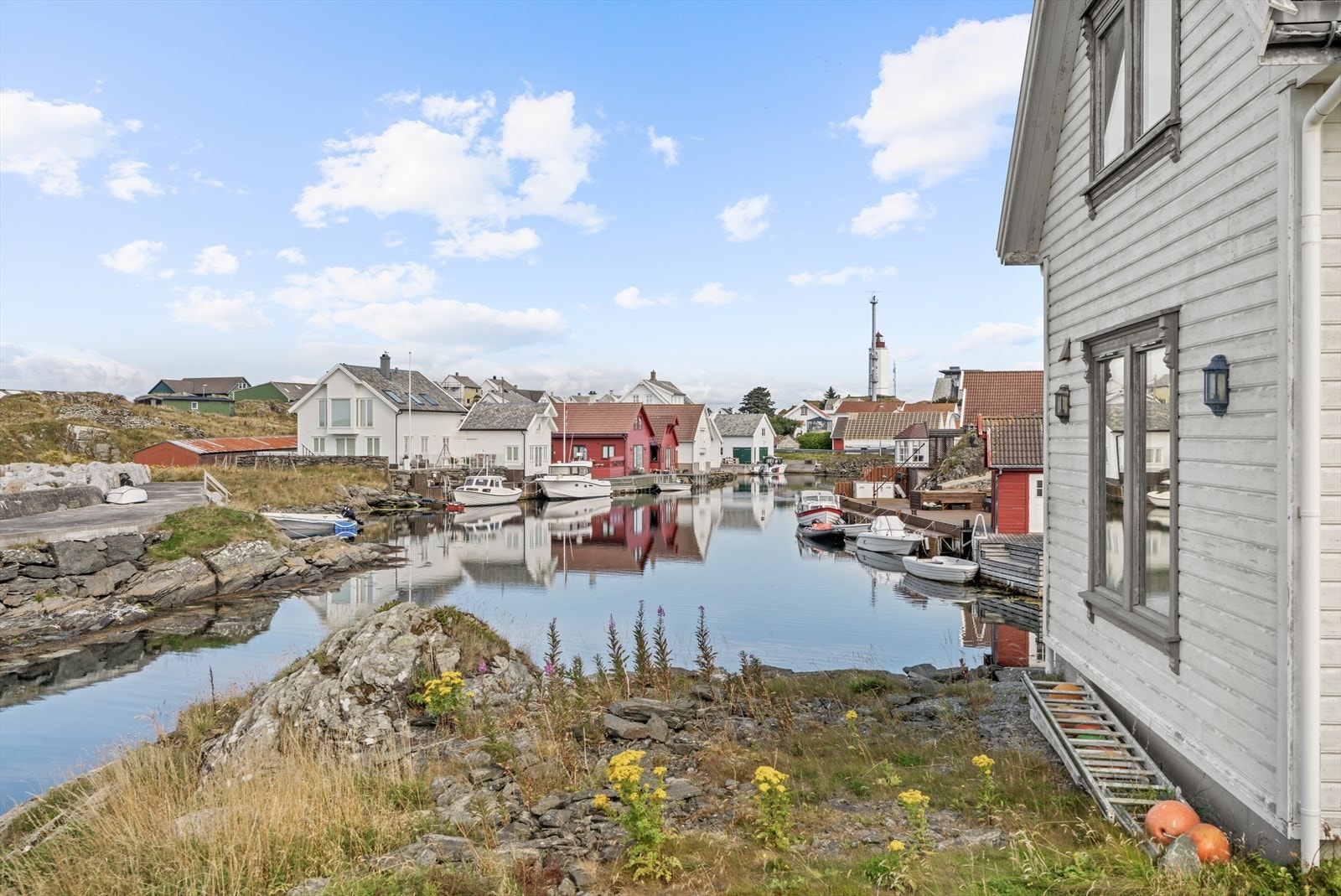 Nærområdet byr på klassisk kystkultur og bebyggelse. Galleribilde