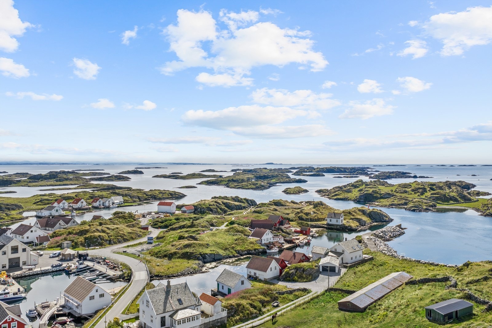 Oversikt over det levende lokalsamfunnet på Kvitsøy. Galleribilde