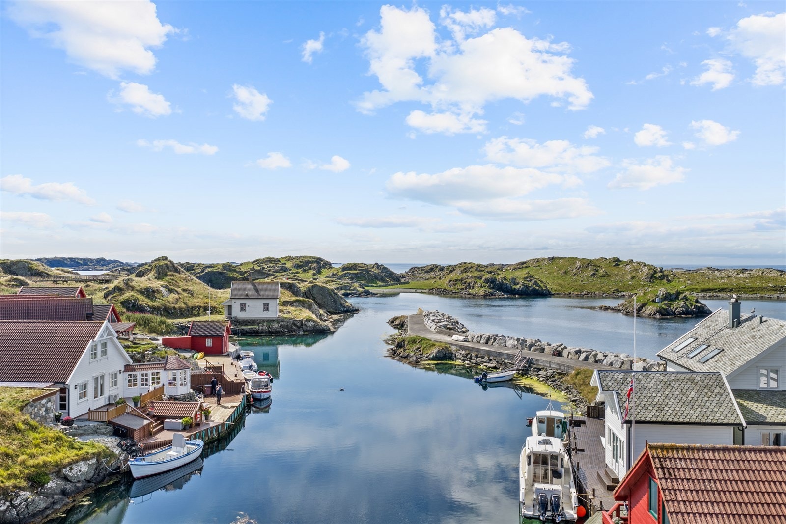 Ydstebøhavn er et naturlig samlingspunkt for både fastboende og besøkende. Galleribilde