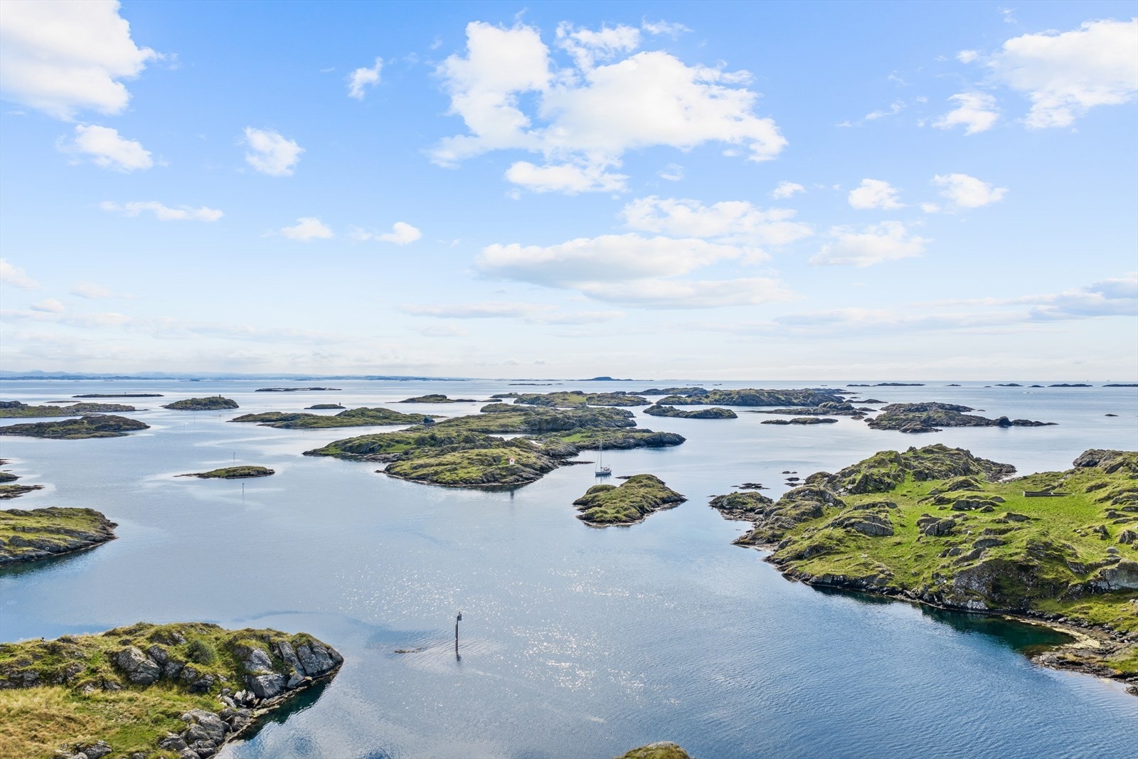 Skjærgården rundt Kvitsøy er et eldorado for padling og båtliv. Galleribilde
